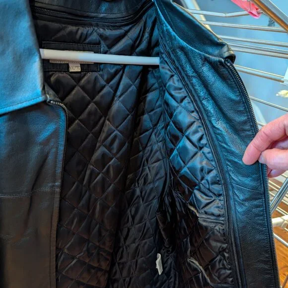 Leather jacket. - Picture 3 of 7